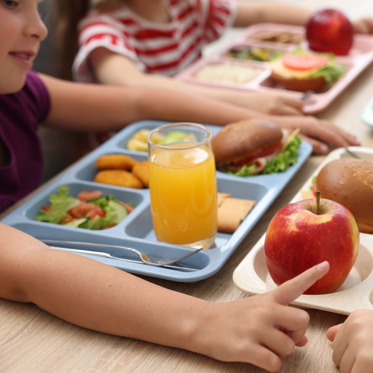 Plateaux repas école enfants